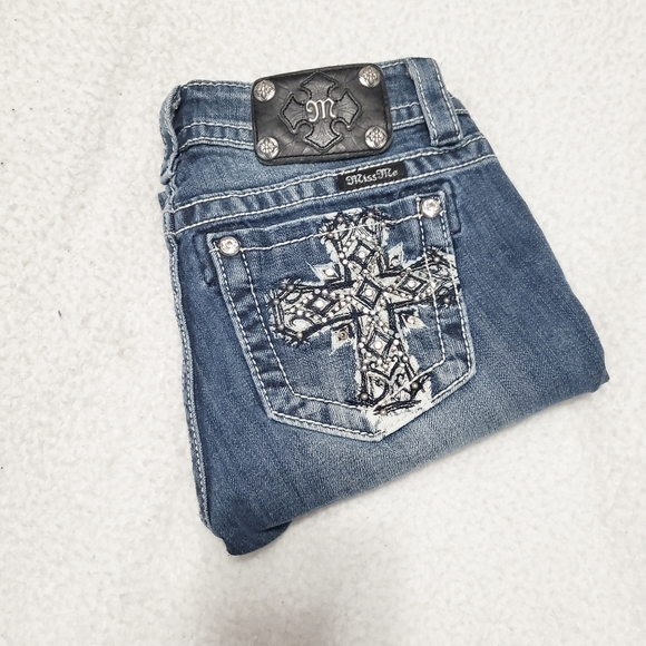 Miss Me Bermuda Cross Bliing Pockets  EUC - Picture 3 of 5